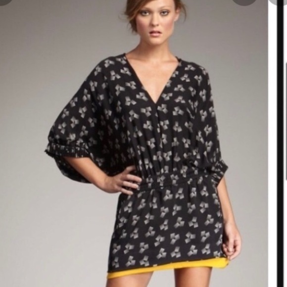 Diane Von Furstenberg Dresses & Skirts - DVF Meiko Band Kimono Dress size 10